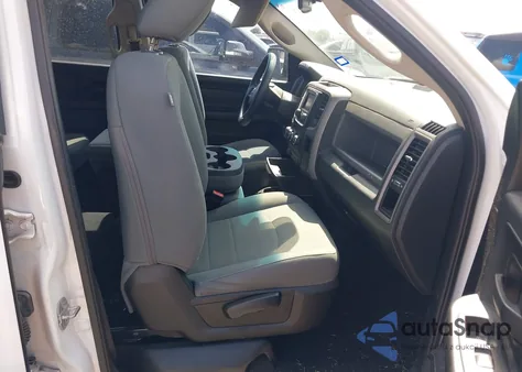 2017 Ram 1500 Express 4X2 6'4 Box из США, поврежденный, VIN 1C6RR6FG6HS514575